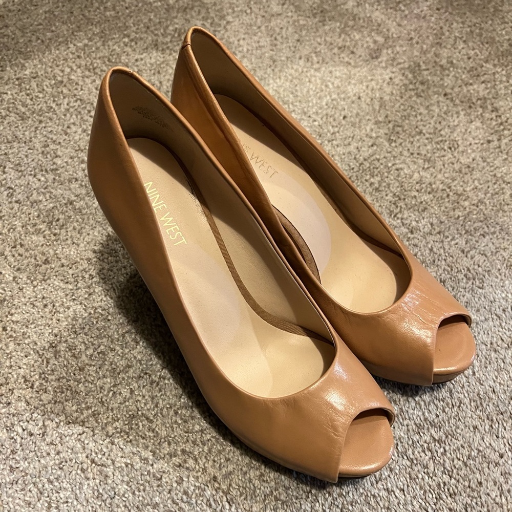 Nine West, size 9, nude, open toe, 3.5 inch pumps